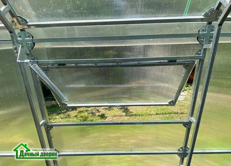 Форточка к теплице "Дачница вагон" в стену