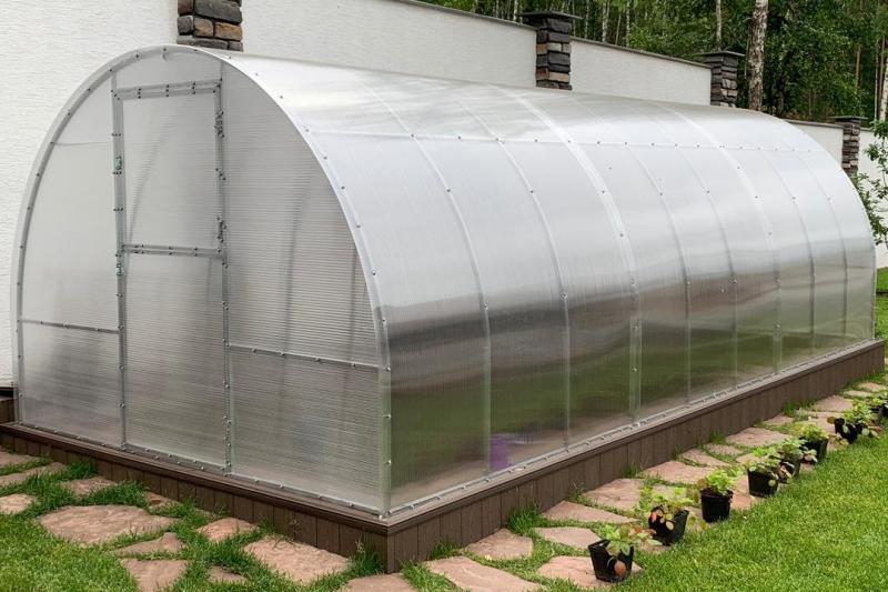 Теплица с поликарбонатом